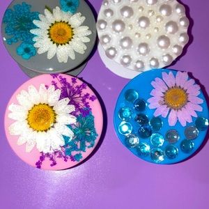 I make crafts from resin